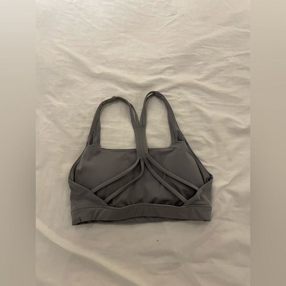 Alphalete kinetic sports bra in grey - Picture 7 of 16